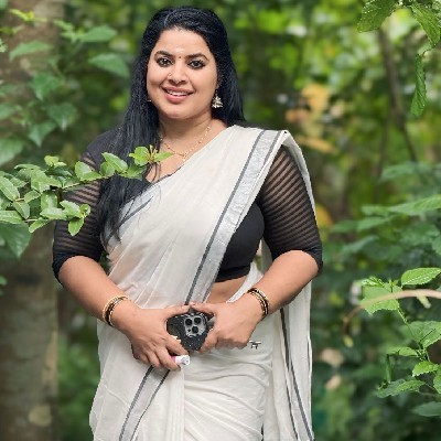 വിനീത അനില്‍