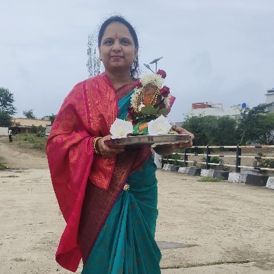 सौ. अमृता येणारे - जाधव