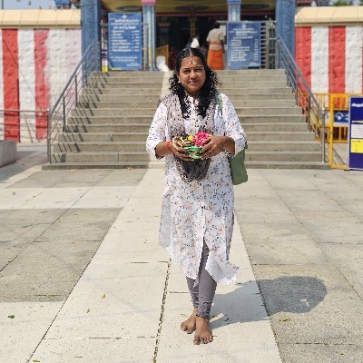 ஈஸ் வரி "கனவுகளின் ராணி."