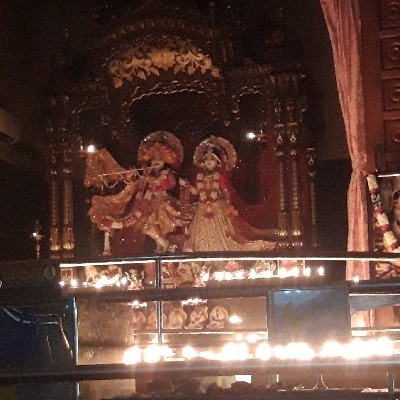 శాంతి ప్రియ "వంశీ"