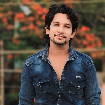 విశ్వ చైతన్య నల్లి