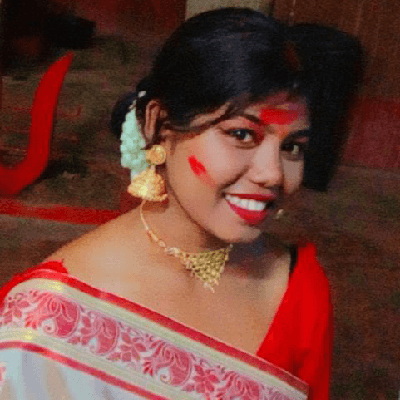 প্রণীতা হালদার "(প্রীতি)"