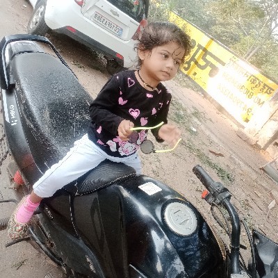 दिव्या यादव "𝔻𝕚𝕧𝕐𝔸𝕕𝕒𝕧"