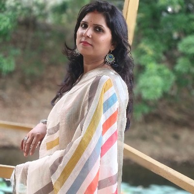 जया लक्ष्मी "शब्दों की जादूगरनी"
