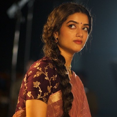 വജ്രാക്ഷി 💎 "𝑻𝒉𝒆 𝒊𝒏𝒗𝒊𝒔𝒊𝒃𝒍𝒆 𝒈𝒖𝒂𝒓𝒅𝒊𝒂𝒏 🕊️"