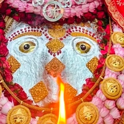 लेखिका अनौखी "संन्यासिनी"