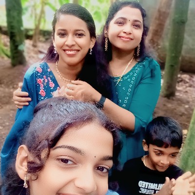 സ്മിത രാജൻ പാലാ "റബേക്കാഇവൂസ്"