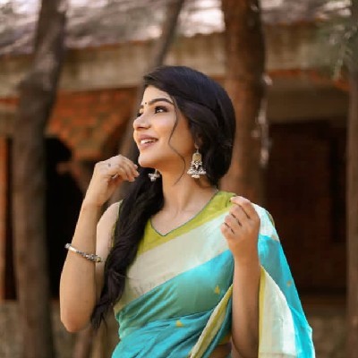 നക്ഷത്ര 💕 തുമ്പി