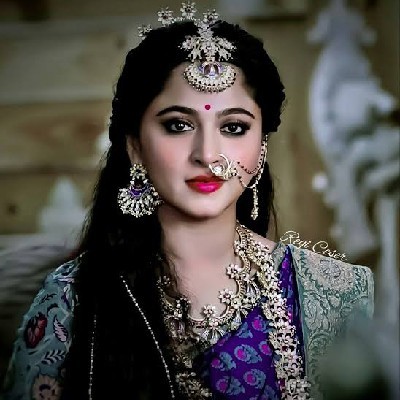 Nayana Nebin "🌸🍁𝕾𝖕𝖎𝖈𝚢 𝖖𝖚𝖊𝖊𝖓🌷🌺"