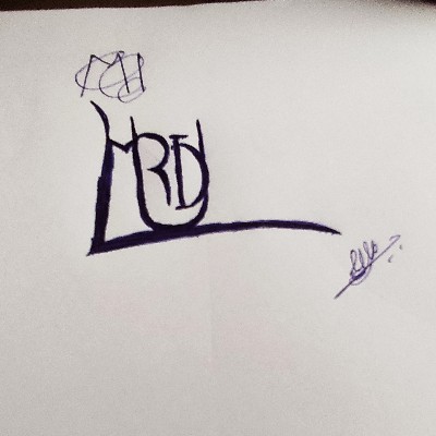 M CREATIONS "TEAM L"