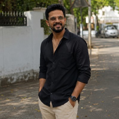 ആദി ദേവ് "കഥകളുടെ യാത്രക്കാരൻ"