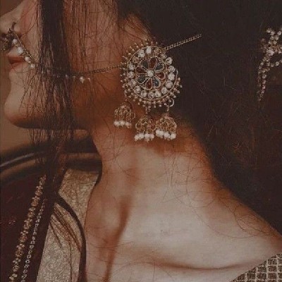 Hitisha Saparia 🖤⃝🌕 author.hitisha