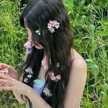 𝑇𝓌𝒾𝓁𝓁𝓎 𝓂𝑜𝑜𝓃 🌙