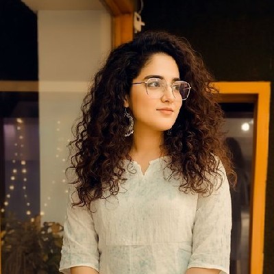 नेहा हुड्डा 🍂 "राधिका"