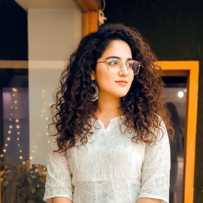 हुड्डा 🍂 "राधिका"