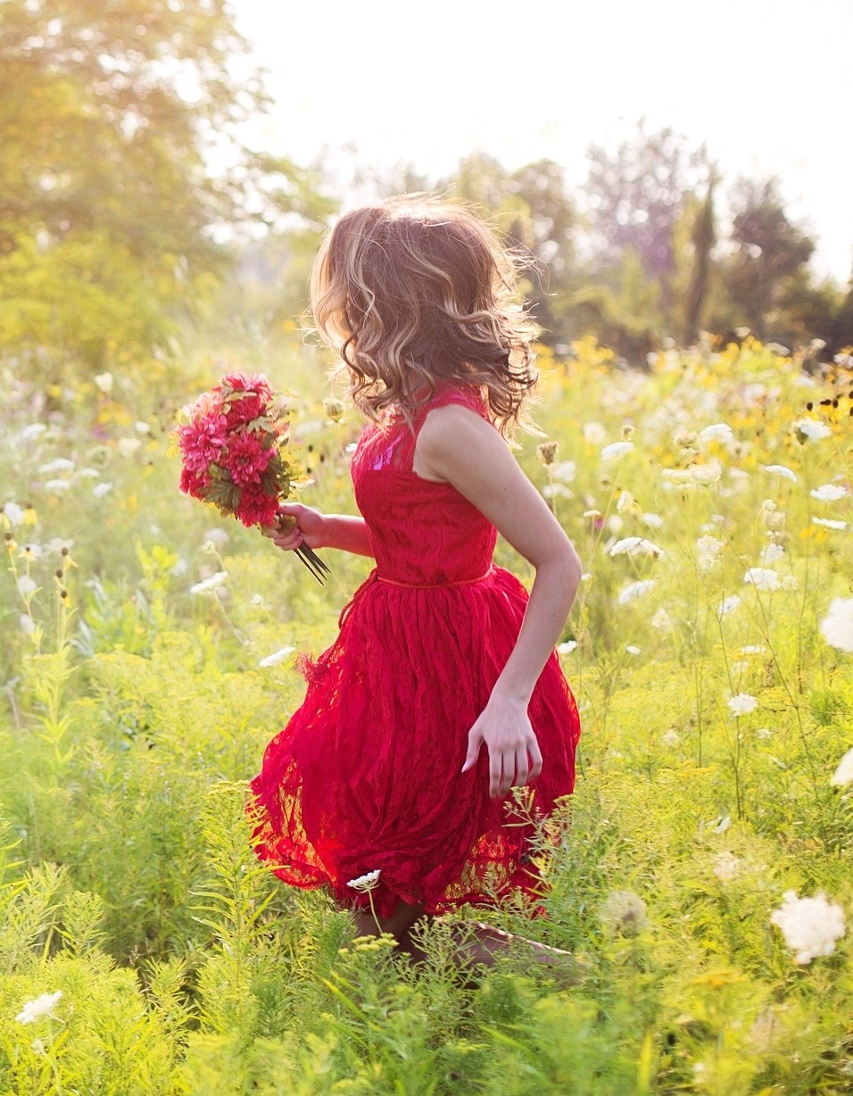 മുല്ലമൊട്ടുകൾ വിടരുമ്പോൾ