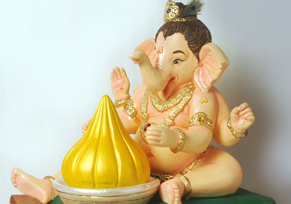 बाप्पा हसला खुदकन