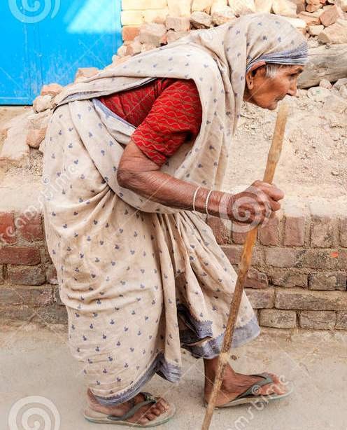 नुक्कड़ की बुढ़िया