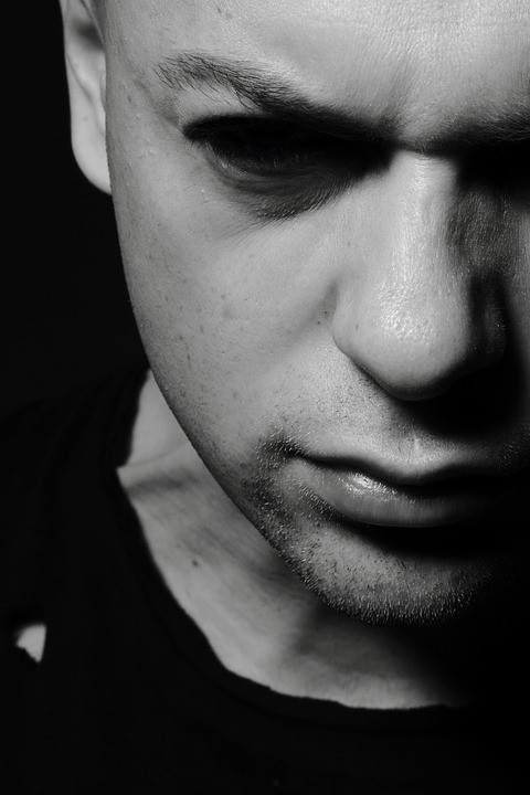 अभी अभी तो आया हूँ मैं