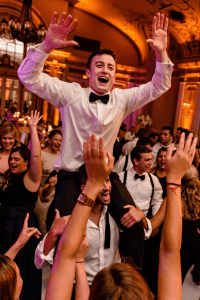 लग्नाला जातो मी....