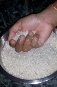 मुट्ठी भर चावल