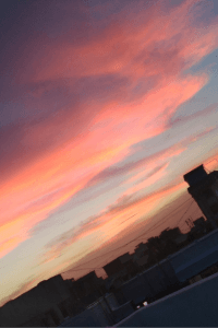 ગુલાબી થયું આભલું