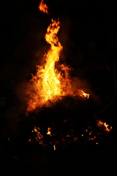চিতা জ্বলছে