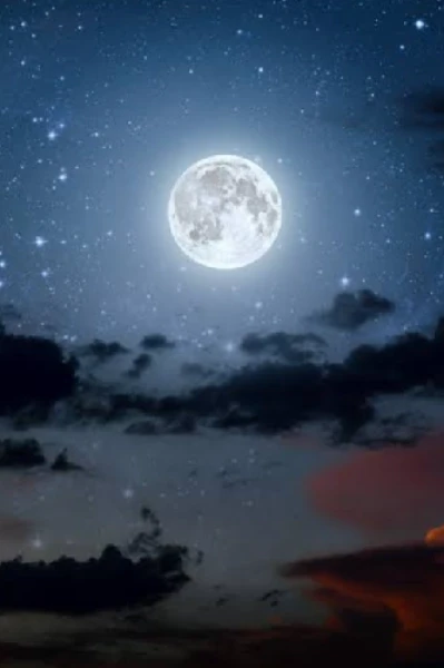 आसमान में चाँद और मैं