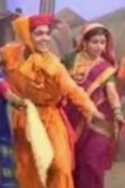 नवरी नटली, काल बाई सुपारी फुटली