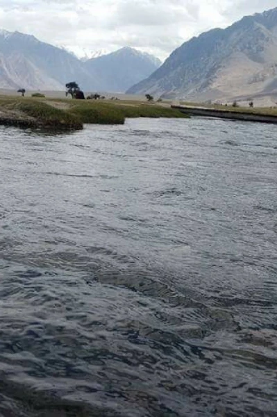 समुद्र और घमंडी नदी