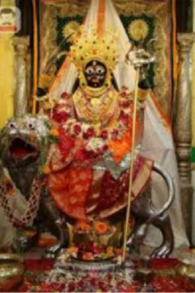 નગરદેવી માતા ભદ્રકાળી મંદિરનો ઈતિહસ છે રોચક; વાંચીને બોલી ઉઠશો જય ભદ્રકાળી

શહેરની મધ્યમાં ભદ્ર કિલ્લાની અંદર આવેલું છે.પુરાવા મુજબ આ પવિત્ર મંદિર ઓછ