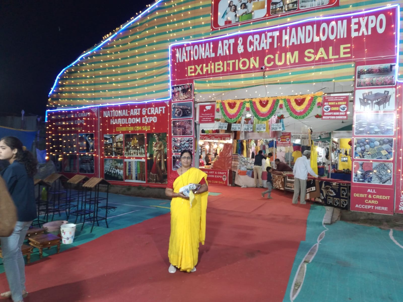 प्रदर्शन- उत्साहवर्धक विनोदी कथा- काल्पनिक