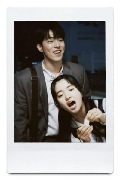 এক মুঠো চাঁদের আলো ♥️