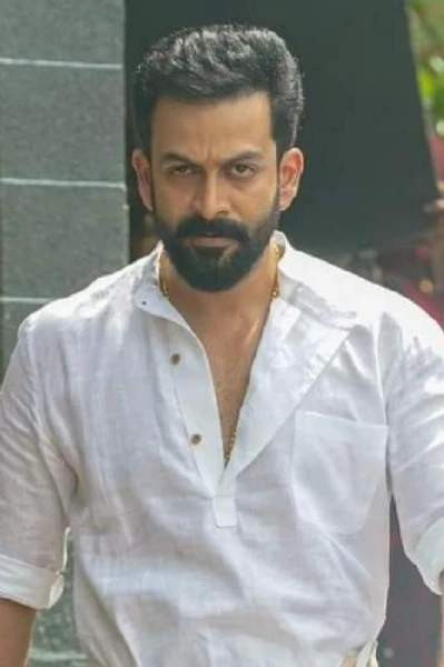 அன்பின் நீர் வார்க்கும் முகிலாளன்
நீ தானடா 💖💖