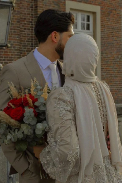 ফুটন্ত গোলাপ