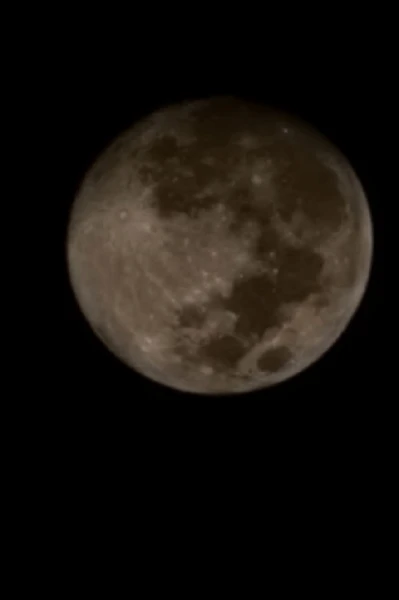 तुझे  दूर से चाहना मंजूर है मुझे
