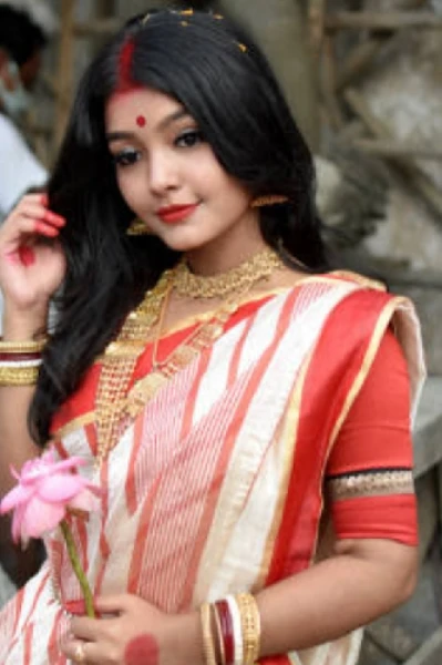 গাঁয়ের বধূ