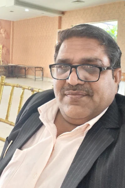 कलम बेचकर खा रहे