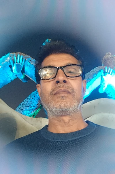 कुदरत का बनाया हुआ अजीब-ओ-गरीब खिलौना हूं,,,,,