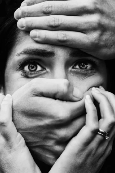 মুখোশের আড়ালে এক ভয়ঙ্কর রূপ!