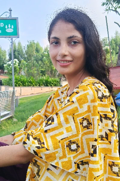 चाँद को समेटने की चाहत में
,तारों सा टूट जाता हूँ!