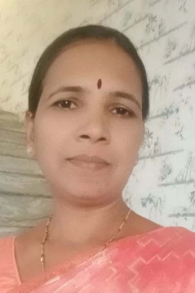 प्रितीच्या झुल्यात सखी झुलते अलवार'; स्वाती मराडे