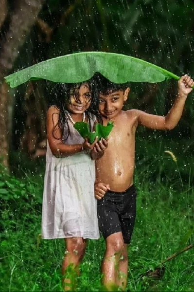 കുളിർമഞ്ഞുപോലൊരു കുട്ടിക്കാലം 
( ചെറുകഥകൾ )
