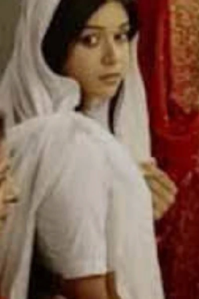 கணவனை இழந்த இளம்பெண் .....பவித்ரா