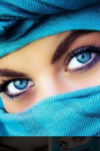 ‌उसकी नीली नीली आँखें (डॉ .आराधना नीखरा )