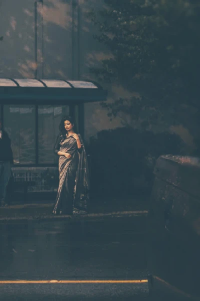 बस स्टॉप आणि ती (भाग १)