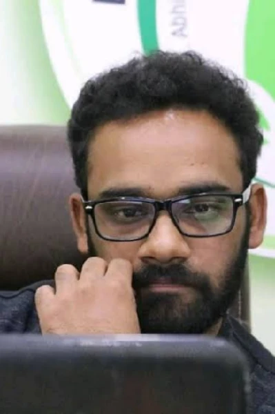 सुपर लेखक मुकुल...।