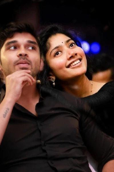 നിൻ മിഴികളിലായ്...💜