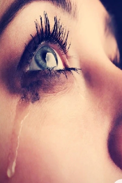 చెమర్చిన కళ్ళు