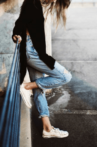 तिला सावरताना